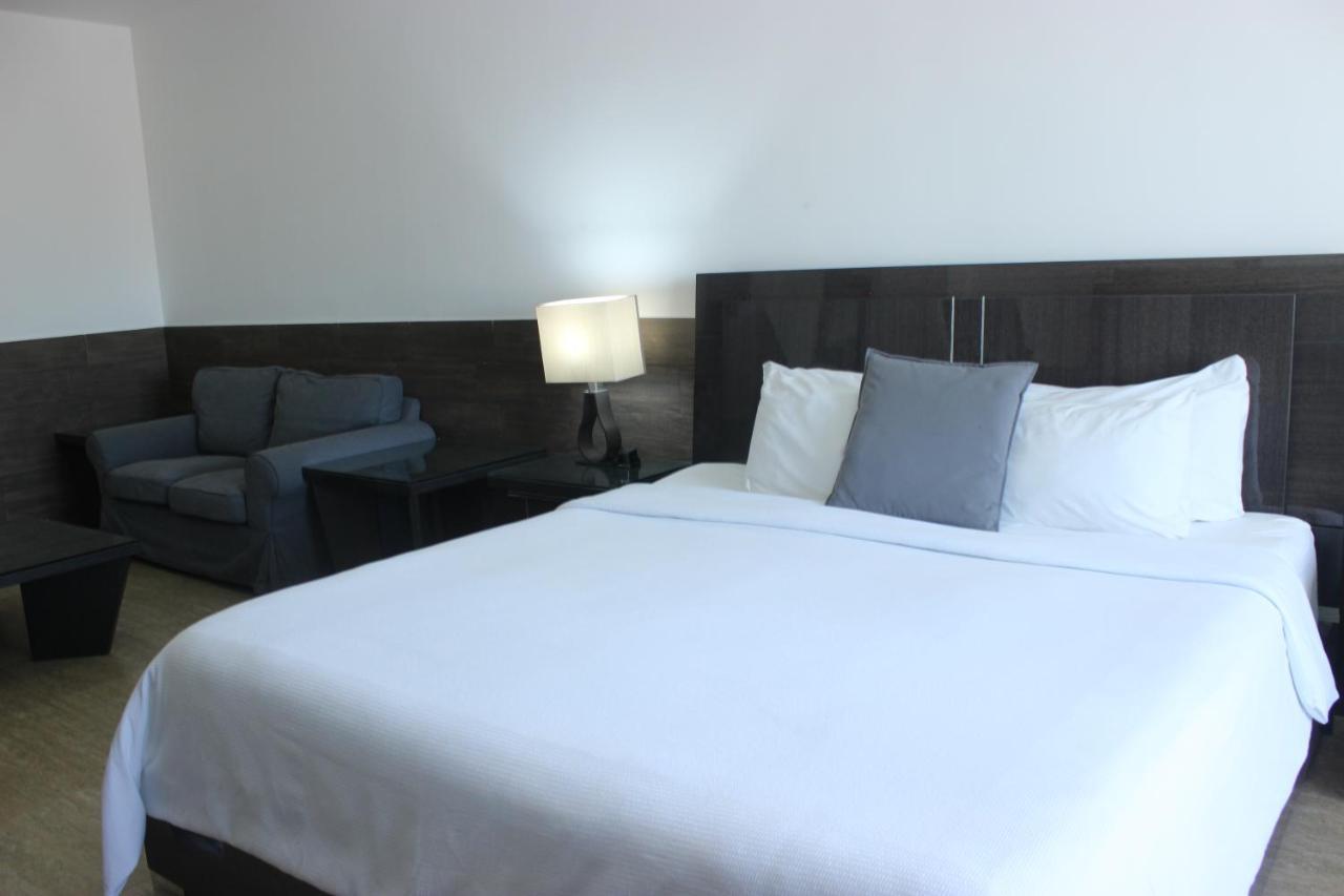 Beverly Hills: Hotel And Business Nuevo Cuscatlan Extérieur photo