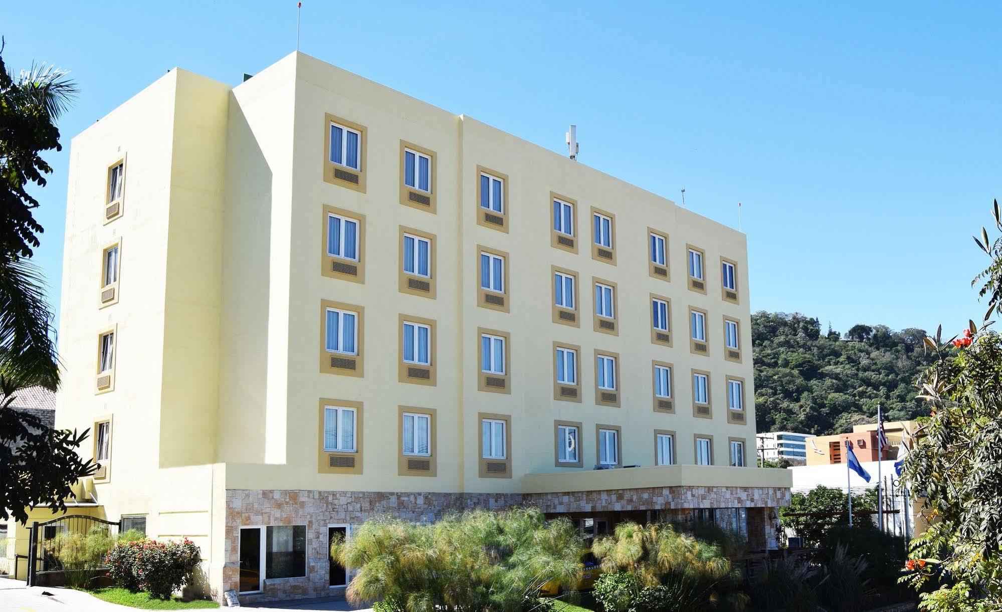 Beverly Hills: Hotel And Business Nuevo Cuscatlan Extérieur photo
