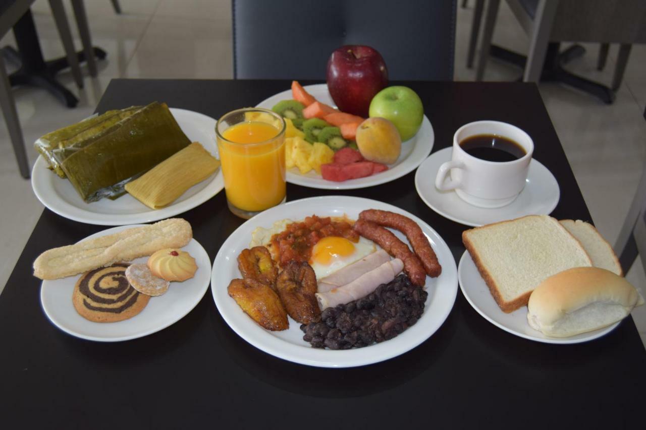 Beverly Hills: Hotel And Business Nuevo Cuscatlan Extérieur photo
